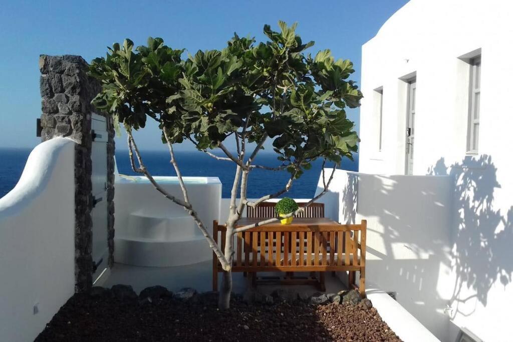 Santorini Sea View Apartments Vourvoúlos Exteriör bild
